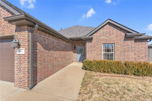 811 Southern Trace Drive, Rogers, AR 72758