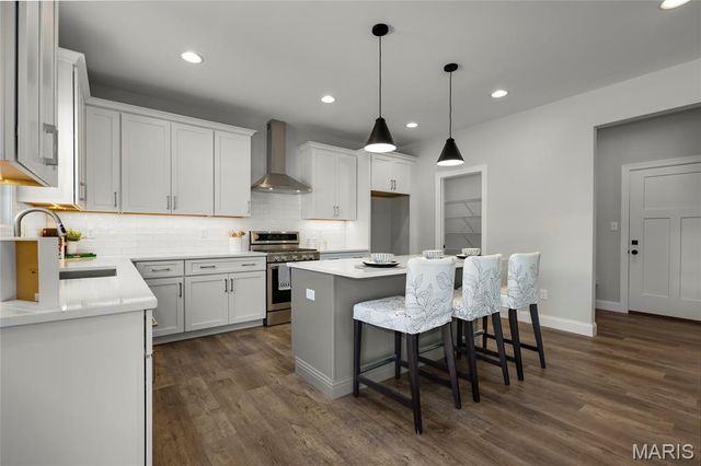 9239 Merritt Avenue, Rock Hill, MO 63144