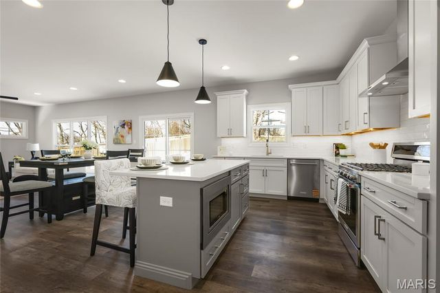 9239 Merritt Avenue, Rock Hill, MO 63144