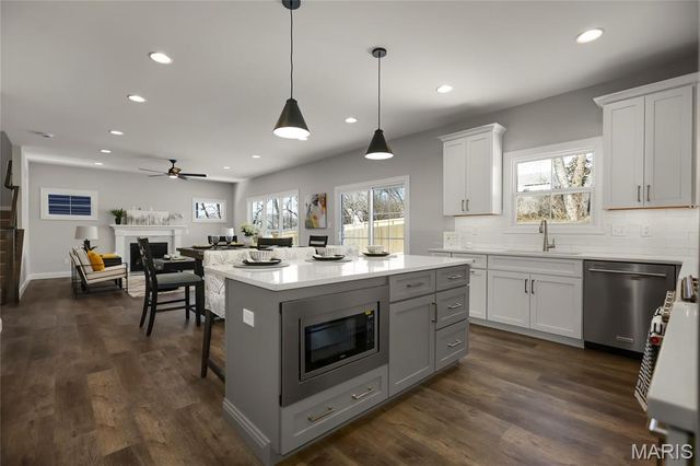 9239 Merritt Avenue, Rock Hill, MO 63144