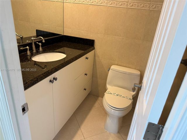 1950 S Ocean Dr 20E, Hallandale Beach, FL 33009