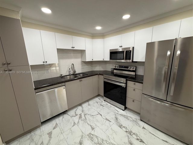 1950 S Ocean Dr 20E, Hallandale Beach, FL 33009