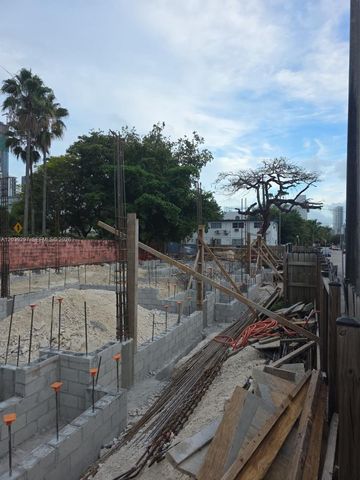 933 SW 4th Ave, Miami, FL 33130