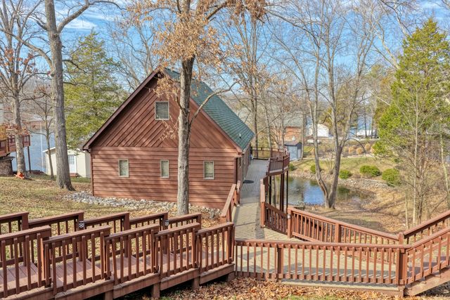 565 Lakeshore Drive N, Goreville, IL 62939