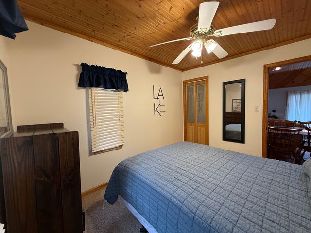 565 Lakeshore Drive N, Goreville, IL 62939