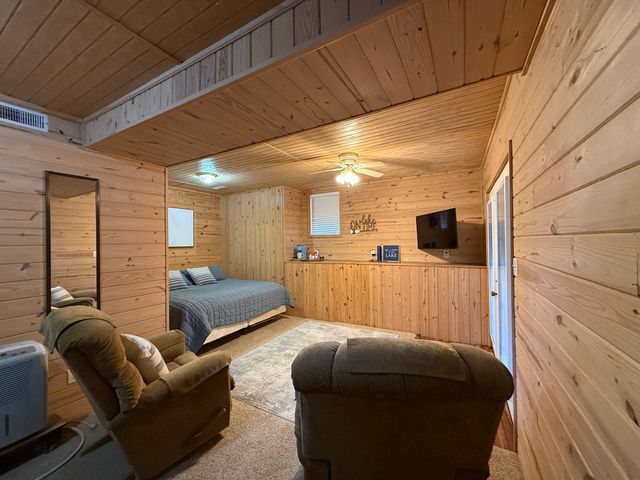 565 Lakeshore Drive N, Goreville, IL 62939