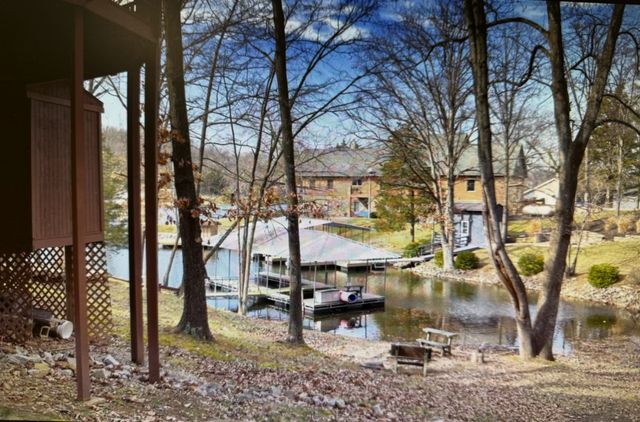 565 Lakeshore Drive N, Goreville, IL 62939