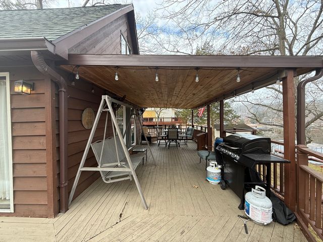 565 Lakeshore Drive N, Goreville, IL 62939