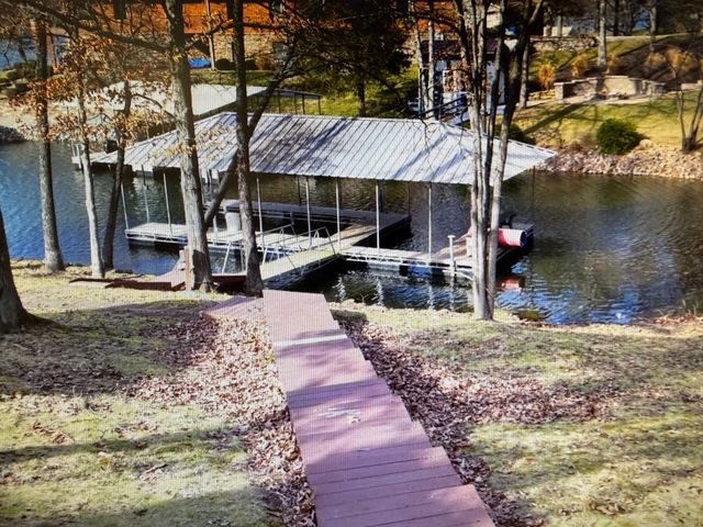 565 Lakeshore Drive N, Goreville, IL 62939