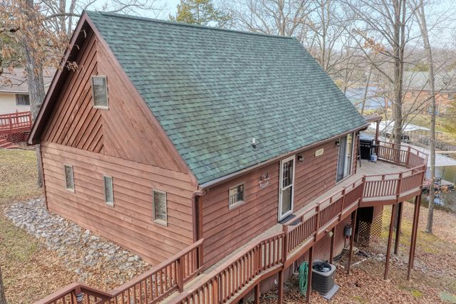 565 Lakeshore Drive N, Goreville, IL 62939