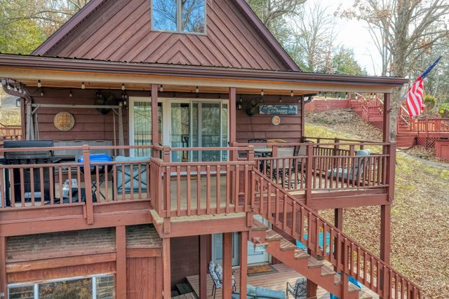 565 Lakeshore Drive N, Goreville, IL 62939