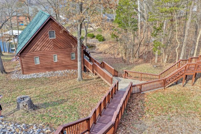 565 Lakeshore Drive N, Goreville, IL 62939