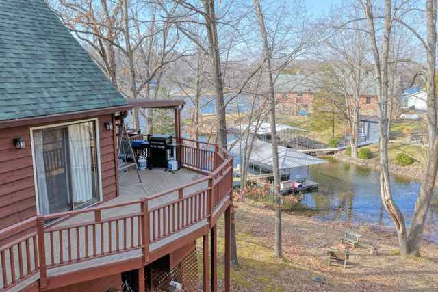 565 Lakeshore Drive N, Goreville, IL 62939