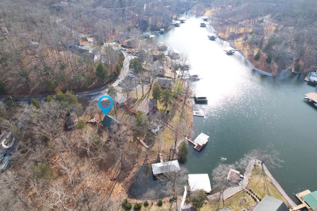 565 Lakeshore Drive N, Goreville, IL 62939