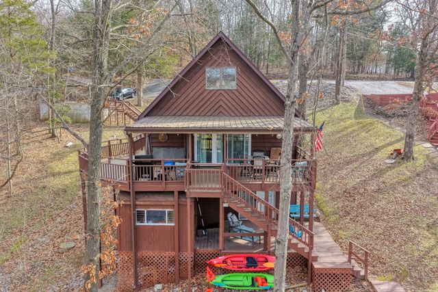 565 Lakeshore Drive N, Goreville, IL 62939