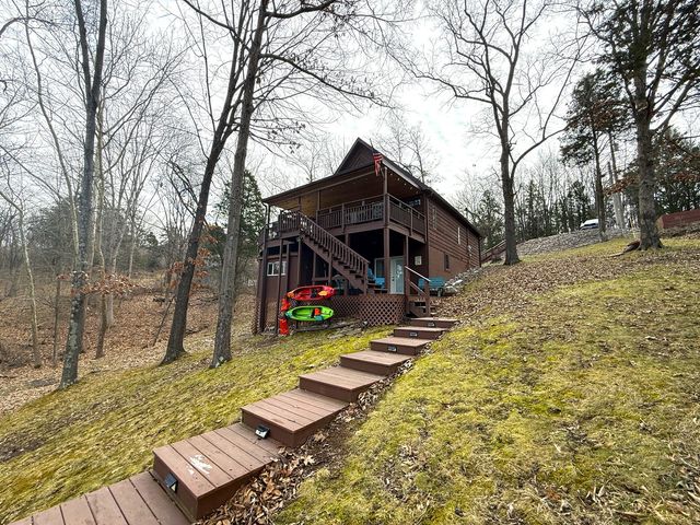 565 Lakeshore Drive N, Goreville, IL 62939