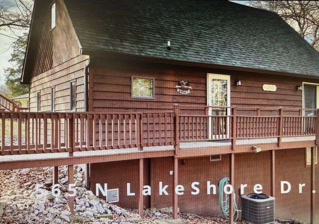 565 Lakeshore Drive N, Goreville, IL 62939