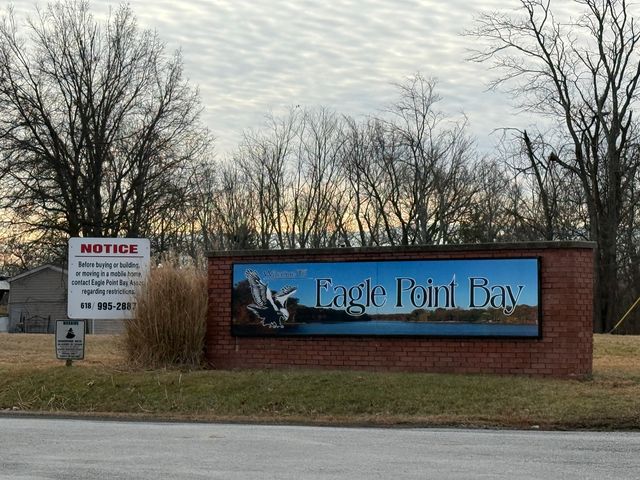 565 Lakeshore Drive N, Goreville, IL 62939