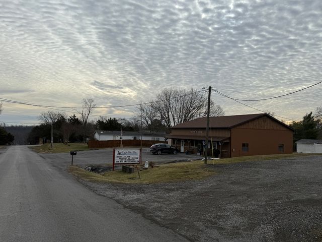 565 Lakeshore Drive N, Goreville, IL 62939