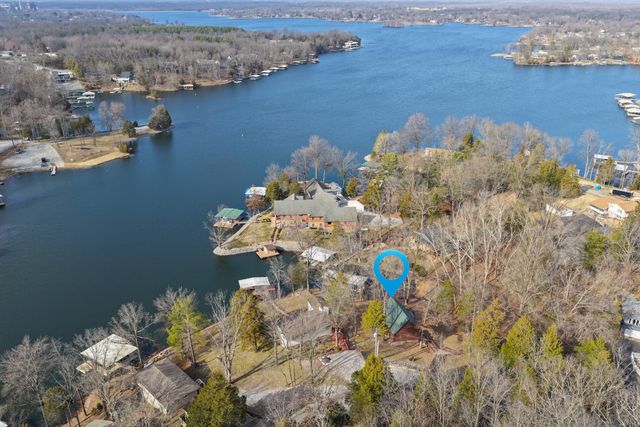 565 Lakeshore Drive N, Goreville, IL 62939