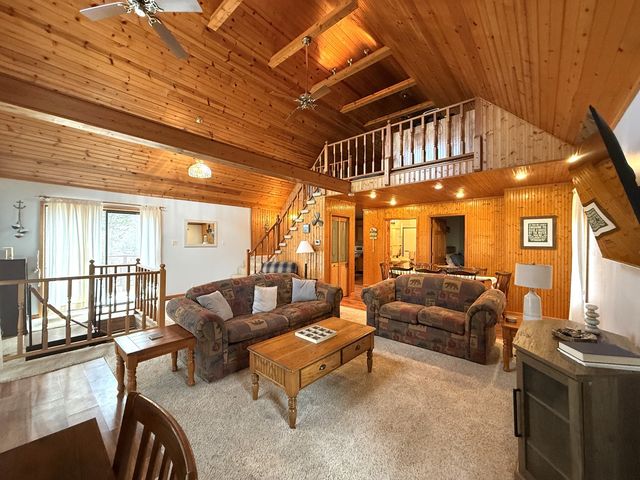 565 Lakeshore Drive N, Goreville, IL 62939