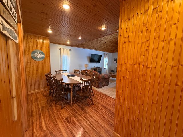 565 Lakeshore Drive N, Goreville, IL 62939