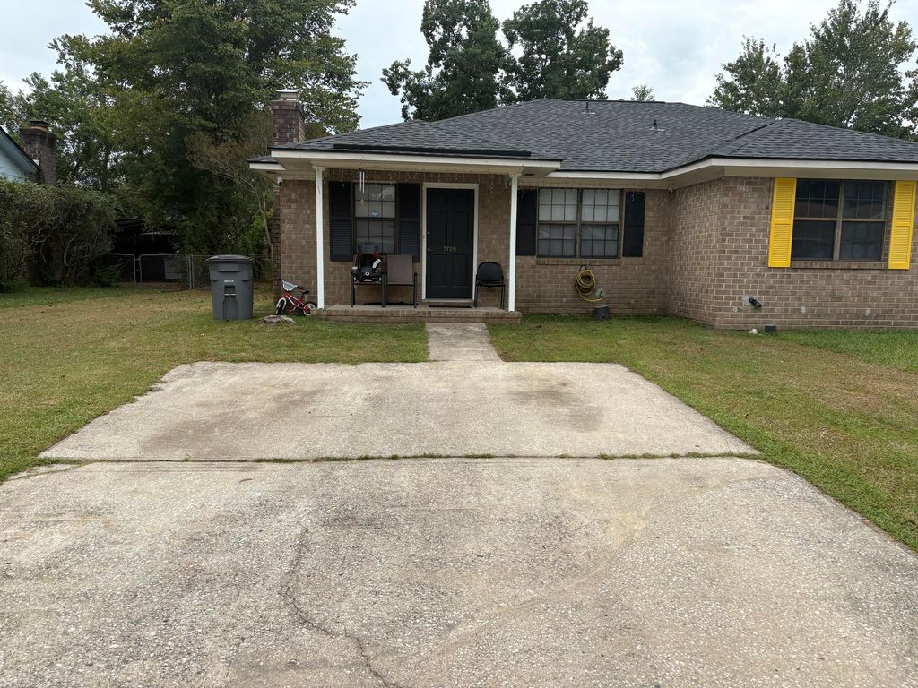 7709 Suzanne Drive, North Charleston, SC 29418