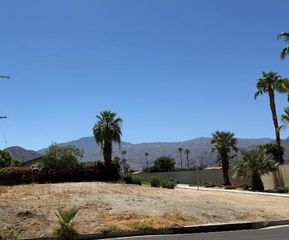 2 Sagebrush Ave, La Quinta, CA 92253