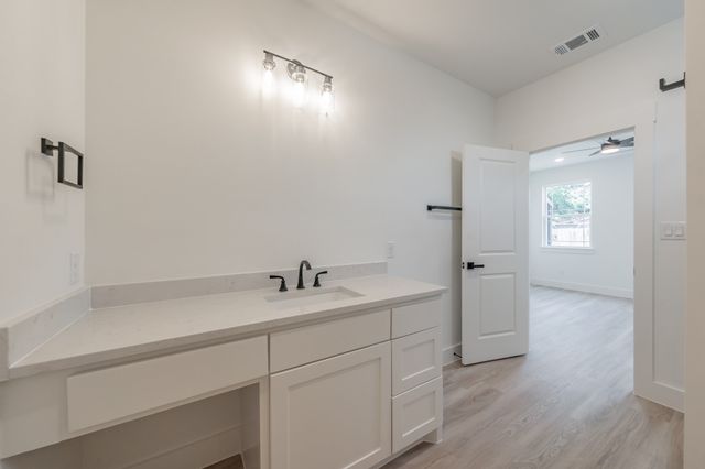 1402 Driess Street, Fort Worth, TX 76104