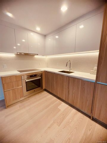 27-09 40TH Avenue 3D, Long Island City, NY 11101