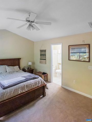 1615 Elmwood Ct Unit 202, Charlottesville, VA 22903