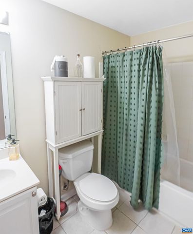 1615 Elmwood Ct Unit 202, Charlottesville, VA 22903