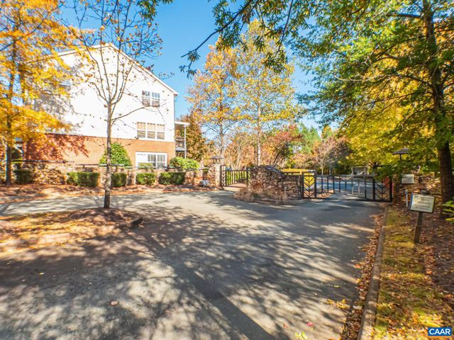 1615 Elmwood Ct Unit 202, Charlottesville, VA 22903