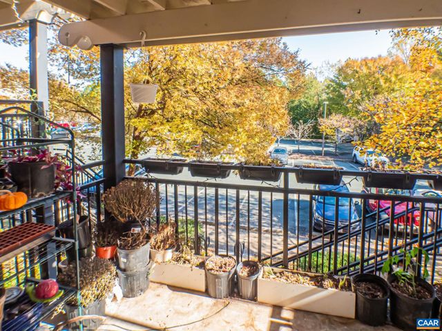 1615 Elmwood Ct Unit 202, Charlottesville, VA 22903