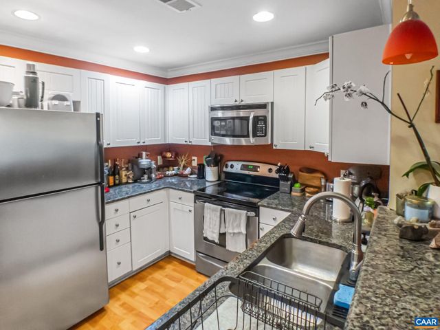 1615 Elmwood Ct Unit 202, Charlottesville, VA 22903