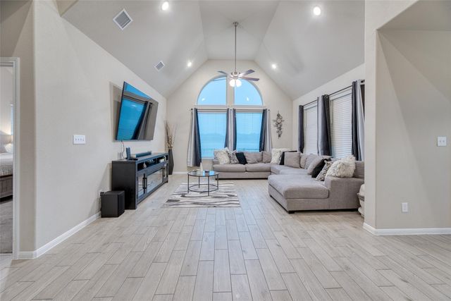 5902 Wayne Way, Rosenberg, TX 77471