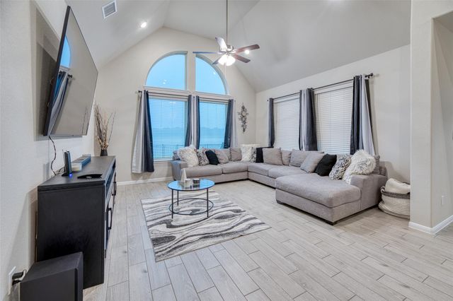 5902 Wayne Way, Rosenberg, TX 77471