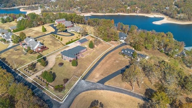 14600 S Mountain, Lowell, AR 72745