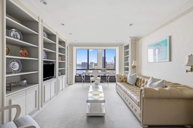 870 United Nations Plz Apt 22F, New York City, NY 10017