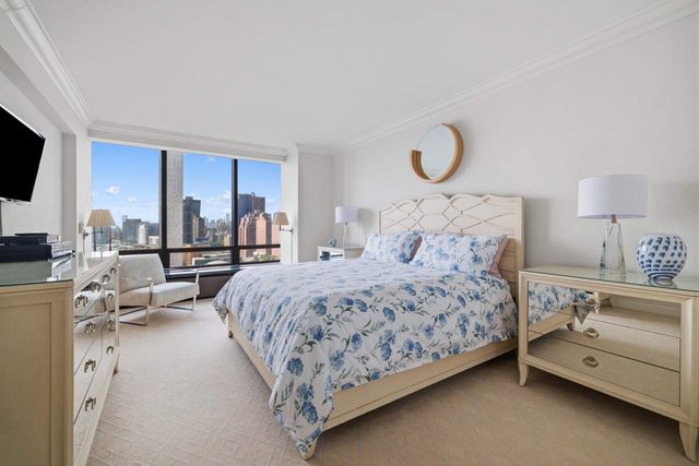 870 United Nations Plz Apt 22F, New York City, NY 10017