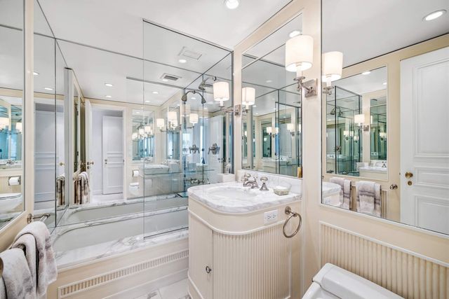 870 United Nations Plz Apt 22F, New York City, NY 10017