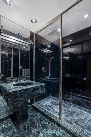 870 United Nations Plz Apt 22F, New York City, NY 10017