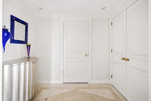 870 United Nations Plz Apt 22F, New York City, NY 10017