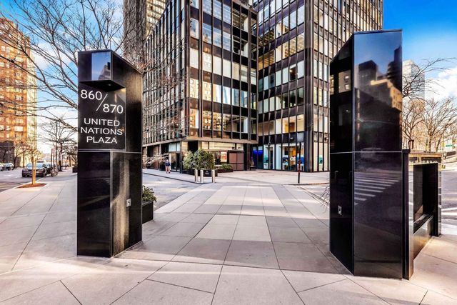 870 United Nations Plz Apt 22F, New York City, NY 10017