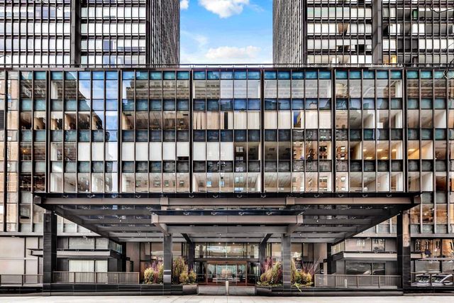 870 United Nations Plz Apt 22F, New York City, NY 10017