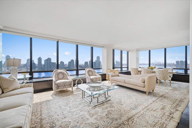 870 United Nations Plz Apt 22F, New York City, NY 10017