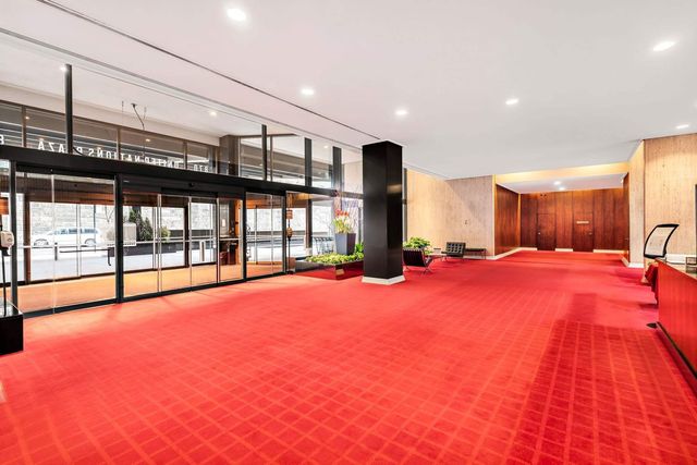 870 United Nations Plz Apt 22F, New York City, NY 10017