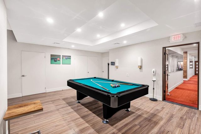 870 United Nations Plz Apt 22F, New York City, NY 10017