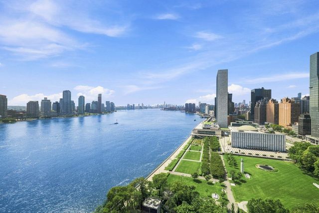 870 United Nations Plz Apt 22F, New York City, NY 10017