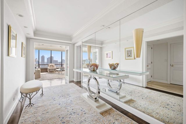 870 United Nations Plz Apt 22F, New York City, NY 10017